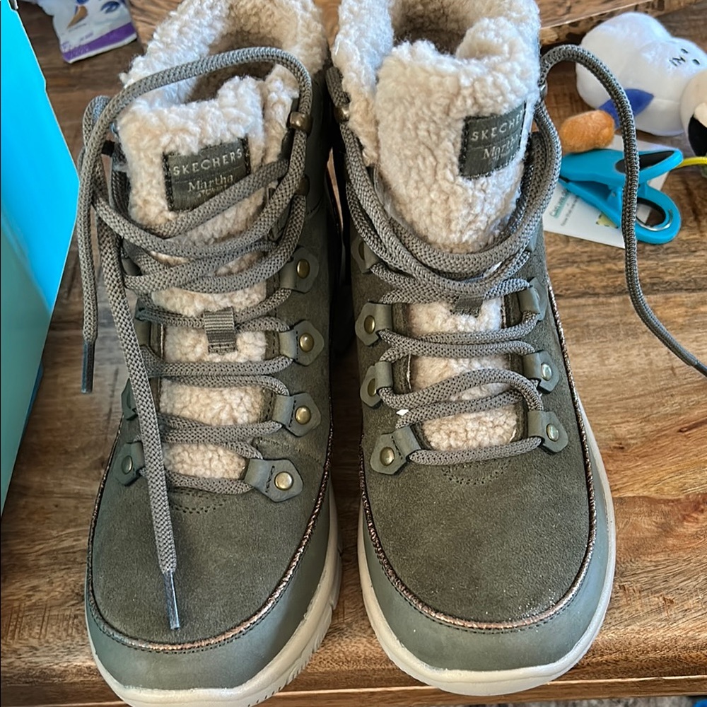 Skechers Olive Green Fleece-Lined High-Top Boots
New with tags